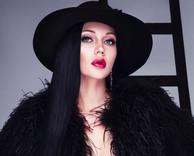 Певица Мира