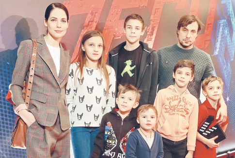 Цыганов, Климова и Гришаева пришли в кино с детьми