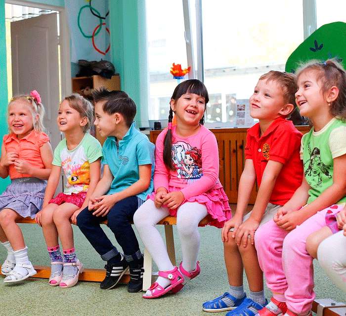 Родители должны помочь наладить контакт со сверстниками