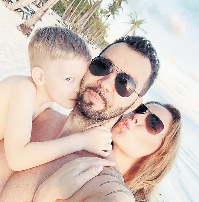 Ирина, супруга Дениса, и их пятилетный сын Даниэль, как и папа, ведут активный образ жизни