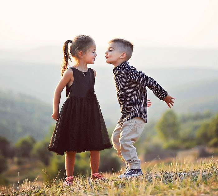 Детям достаточно общения вне дома с друзьями