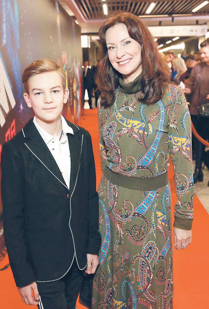 Нонна Гришаева с сыном Ильей. Также у Нонны есть дочь Анастасия, но девушке уже 22 года и мультфильмы она, скорее всего, не смотрит