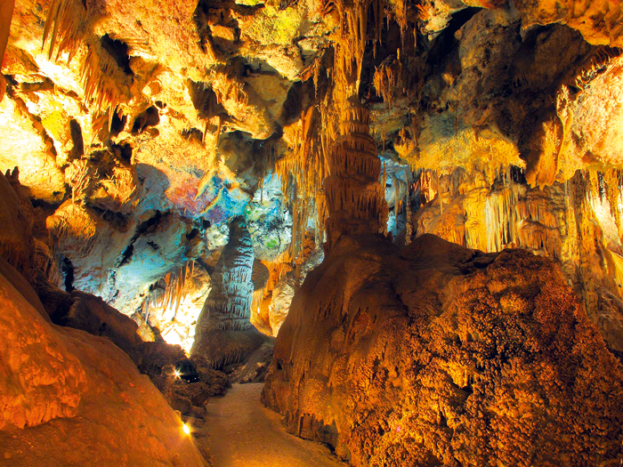 Пещера Gruta di Bossea находится в жерле потухшего вулкана