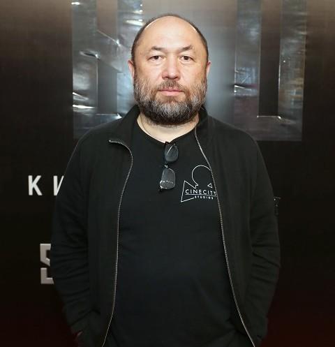 Тимур Бекмамбетов, не успев развестись, завел новый роман