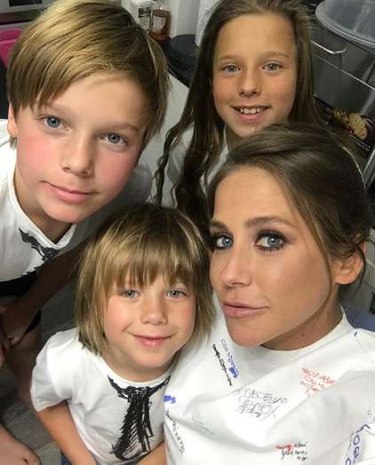 Юлия Барановская с детьми