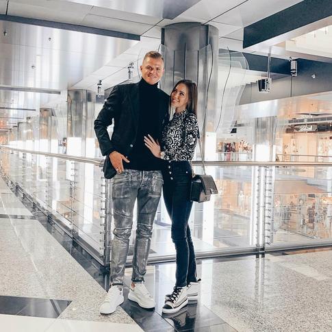 Тарасов соскучился по жене