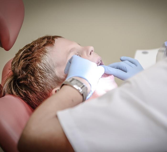 не запугивайте ребенка, лучше скажите, как важно посещать стоматолога