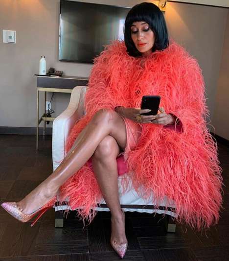 Живой коралл - цвет сезона