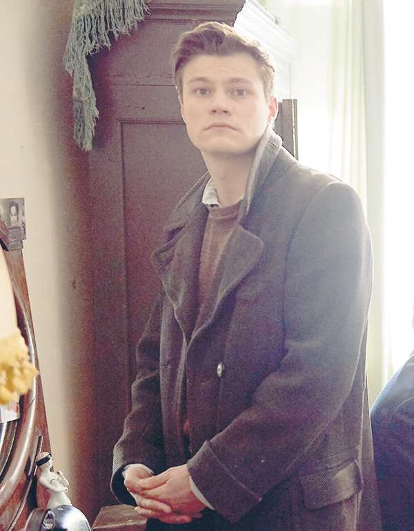 Актер Олег Гаас сыграл немало романтических героев. И даже в детективе его персонаж, лейтенант уголовного розыска, находит любовь