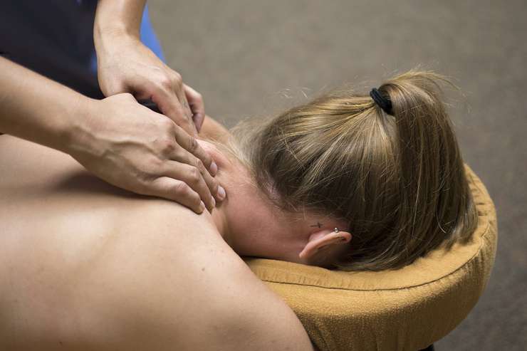 массаж поможет убрать боли