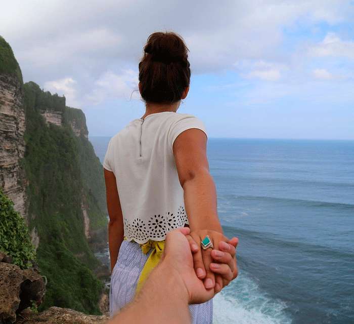 попробуйте освежить отношения сменой обстановки