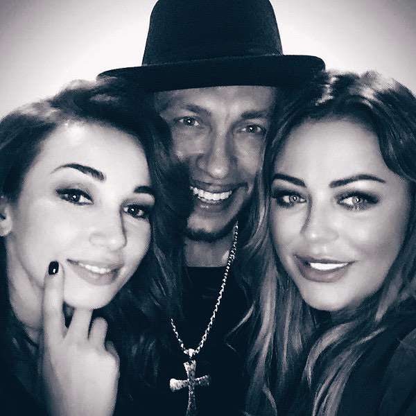 Анфиса и Юля отдыхали в караоке Анфиса и Юля отдыхали в караоке