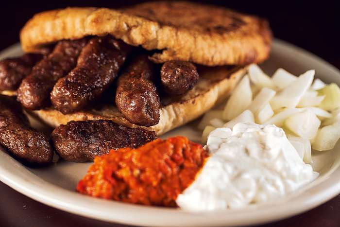 Из национальных блюд обязательно попробуйте чевапчичи