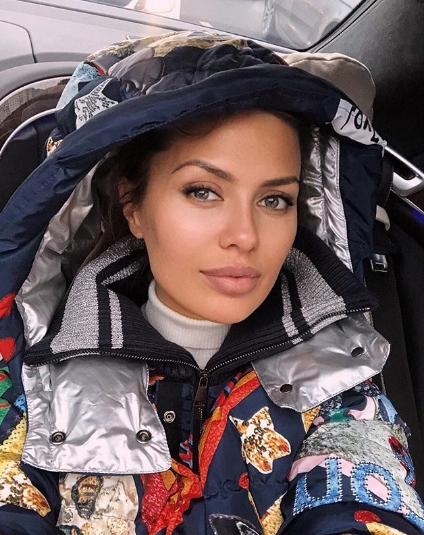 «Зрелище не для слабонервных»: Боня показала оригинальный способ лечения спины