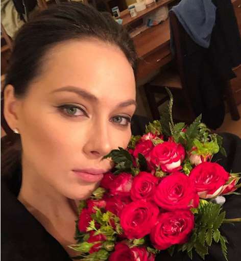 НАСТАСЬЯ САМБУРСКАЯ