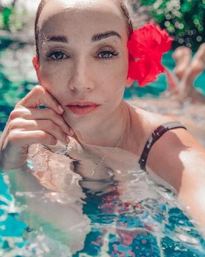 Анфиса Чехова увлеклась древней индийской практикой