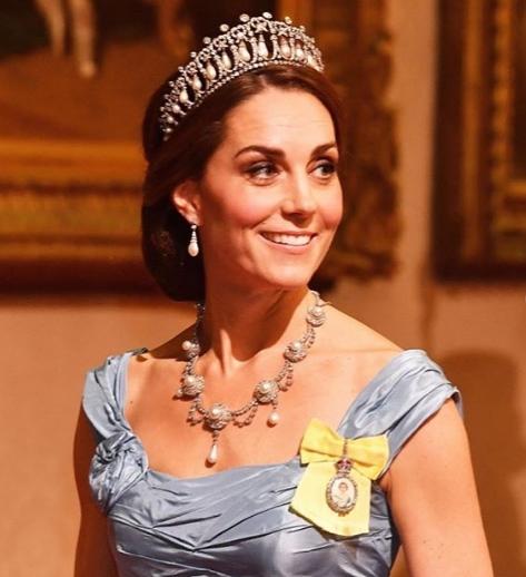 Кейт Миддлтон вышла в свет в платье двухлетней давности
