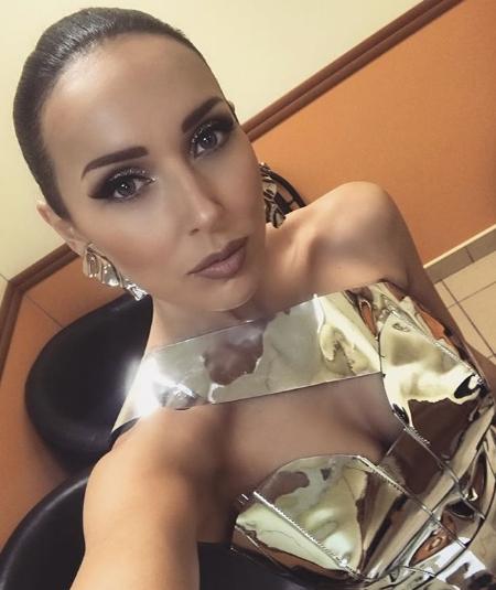 Алсу празднует 13-ю годовщину свадьбы