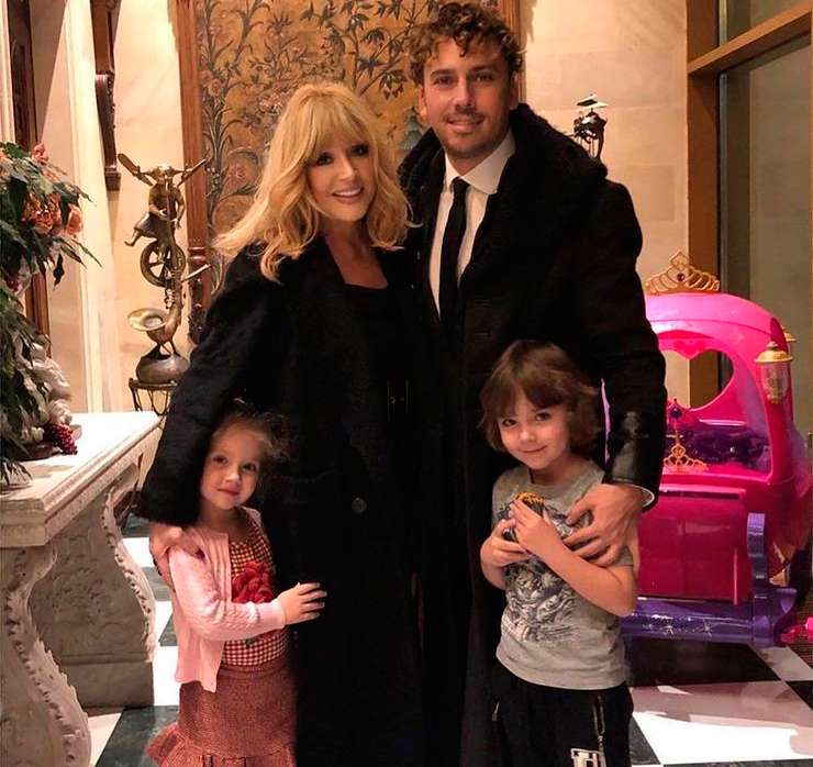 Алла Пугачева и Максим Галкин с детьми