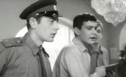 Всенародная любовь обрушилась на режиссера после фильма «Я шагаю по Москве» Всенародная любовь обрушилась на режиссера после фильма «Я шагаю по Москве»