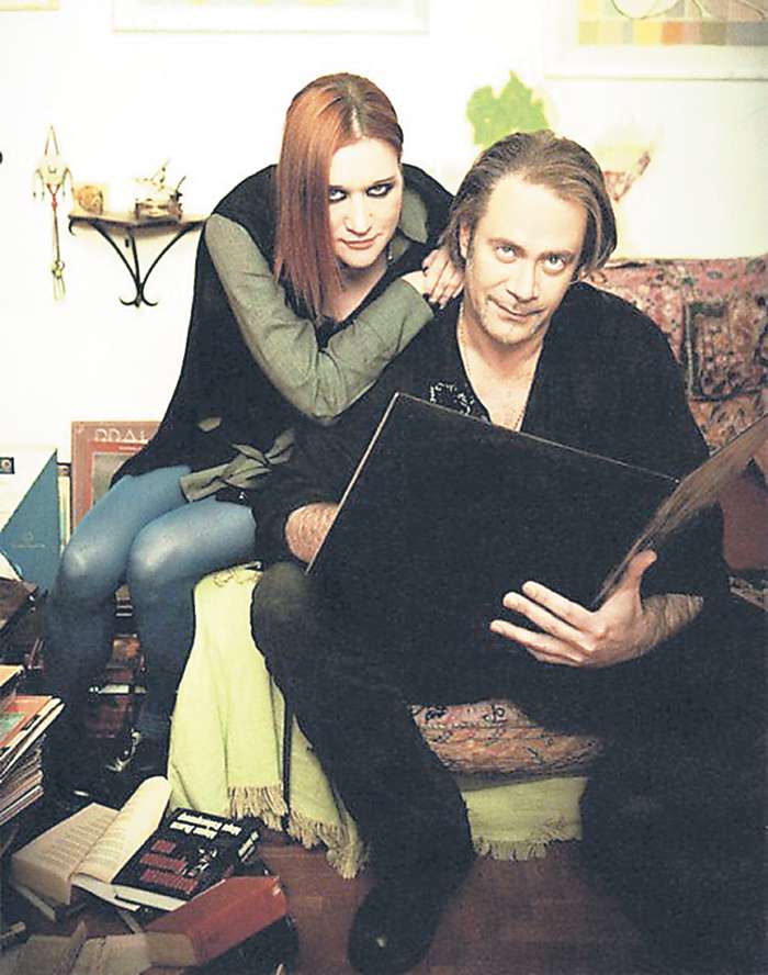 В 2006 году певица вышла замуж за греческого композитора Cтефаноса Карколиса. Союз Линды и Стефаноса был еще и творческим. Певица очень много времени проводила в Греции. За это время было записано три альбома. В 2014 году пара рассталась В 2006 году певица вышла замуж за греческого композитора Cтефаноса Карколиса. Союз Линды и Стефаноса был еще и творческим. Певица очень много времени проводила в Греции. За это время было записано три альбома. В 2014 году пара рассталась