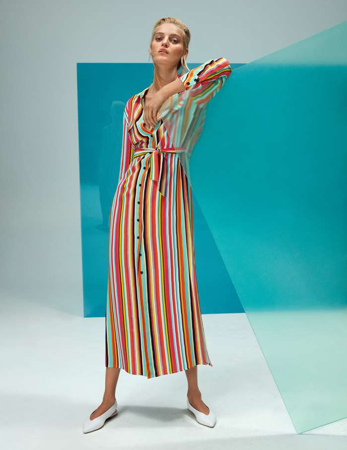 Это платье можно носить и отдельно как платье на пуговицах, и как летнее пальто Это платье можно носить и отдельно как платье на пуговицах, и как летнее пальто