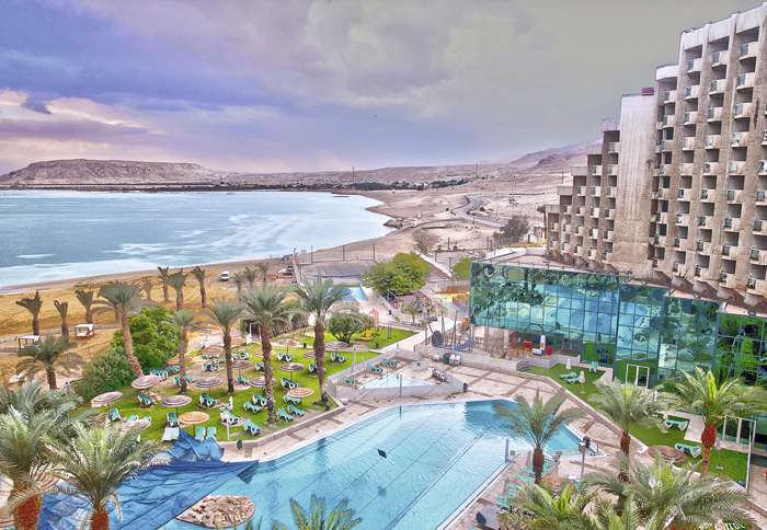 Кибуц Ein-Gedi скорее напоминает пятизвездочный отель, с которого открывается прекрасный вид на Мертвое море