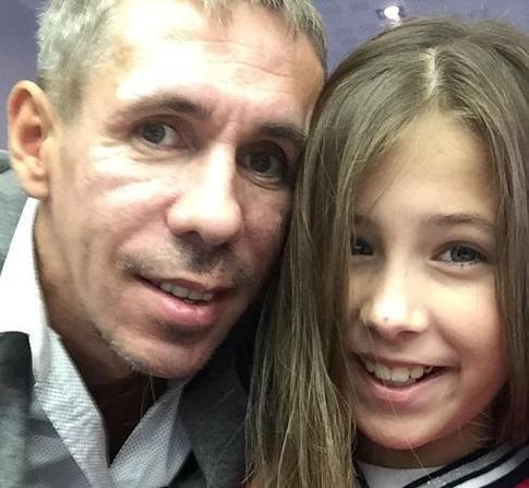 Дочь Алексея Панина обиделась на мать и прекратила общение
