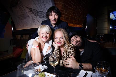 Лариса Долина после слухов о разводе постройнела и похорошела