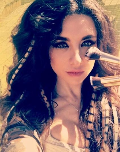 Многодетная мама Анна Плетнева позировала в прозрачном боди