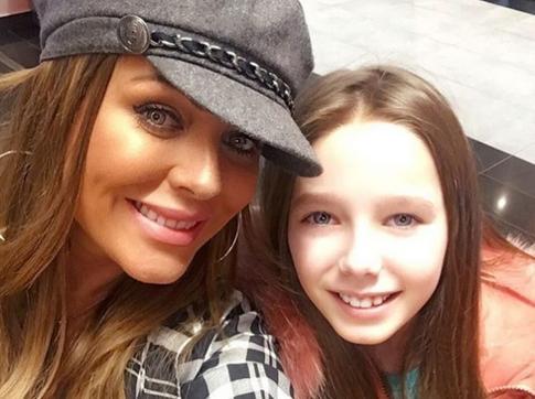 Дочь Началовой исполнила мамину песню