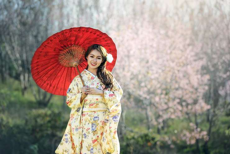 Платье типа кимоно скроет живот