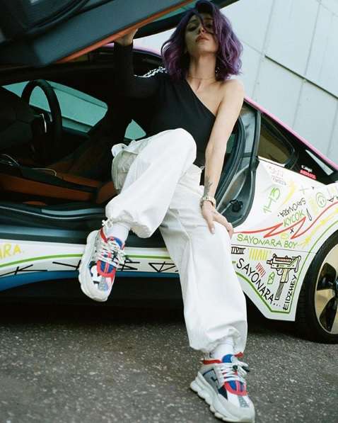 Следите за известными людьми и будьте в тренде