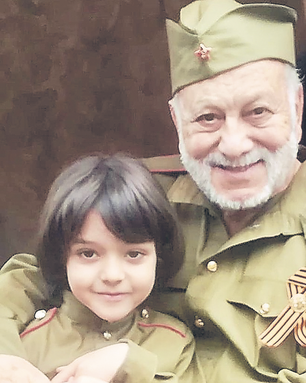 Бедрос Киркоров с внуком