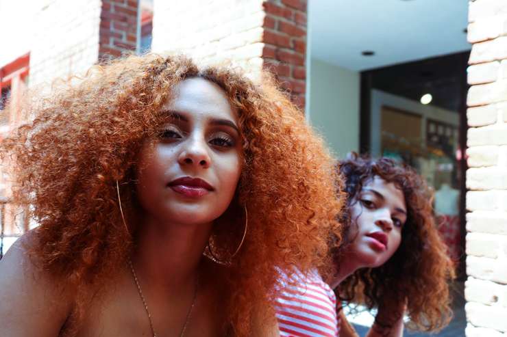 кудрявые волосы