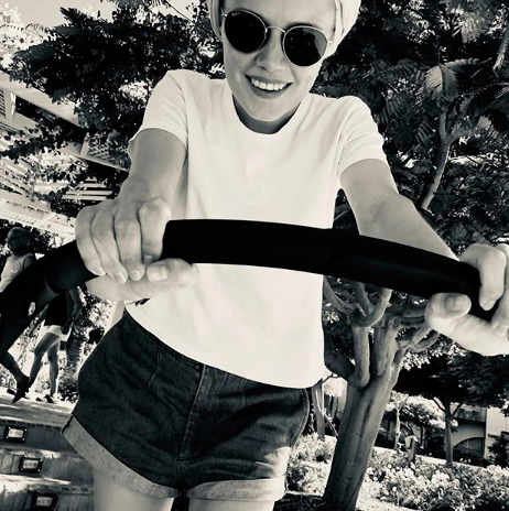 Дарья Мельникова сфотографировалась в бикини после родов