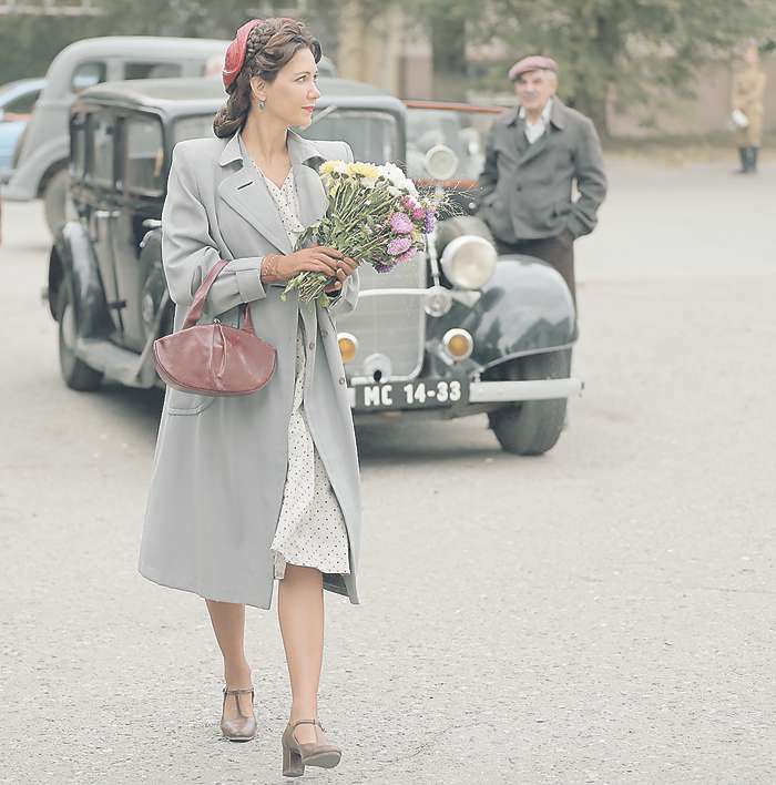 Екатерина Климова говорит, что очень любит носить в кадре военную форму. Но в третьей части сериала у ее героини появляется много элегантной гражданской одежды