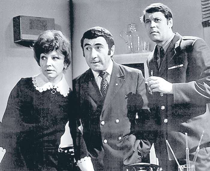 Сериал «Следствие ведут ЗнаТоКи», где вместе с Леонидом Каневским играли Эльза Леждей и Георгий Мартынюк, был одним из самых успешных проектов на советском ТВ Сериал «Следствие ведут ЗнаТоКи», где вместе с Леонидом Каневским играли Эльза Леждей и Георгий Мартынюк, был одним из самых успешных проектов на советском ТВ