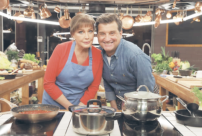 Отар Кушанашвили и Елена Проклова в программе «Спасите, я не умею готовить!»