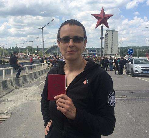 Юля Чичерина с паспортом ЛНР