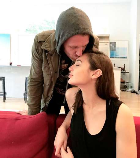 Ярон сказал после первой нашей встречи, что я буду его женой. Тогда я подумала: «Что за странный чудак?» Сейчас это моя реальность