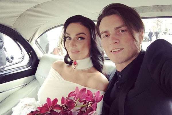Алена Водонаева и Алексей Косинус на своей свадьбе