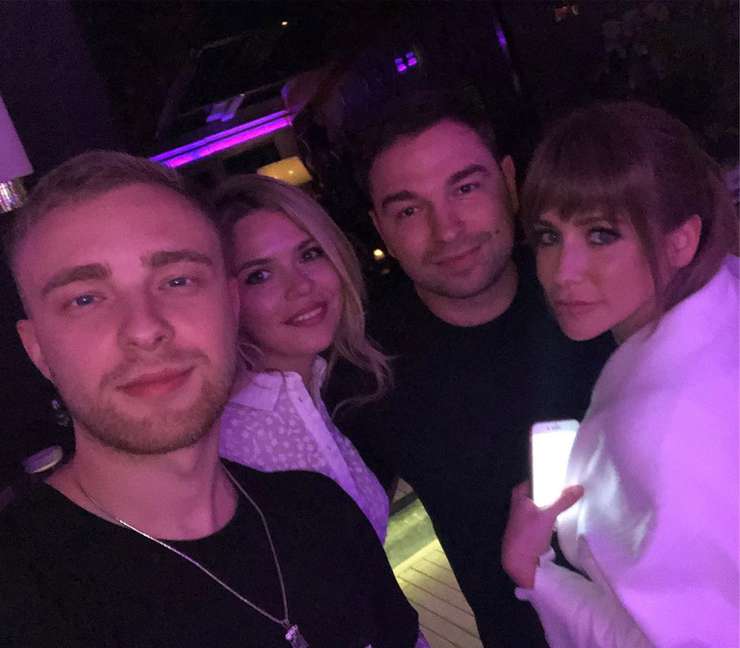 По слухам, Стаса Калинкина (слева от Юли) Барановской сосватал Егор Крид