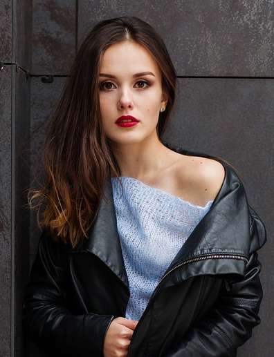 кожаная куртка разбавит скучный образ