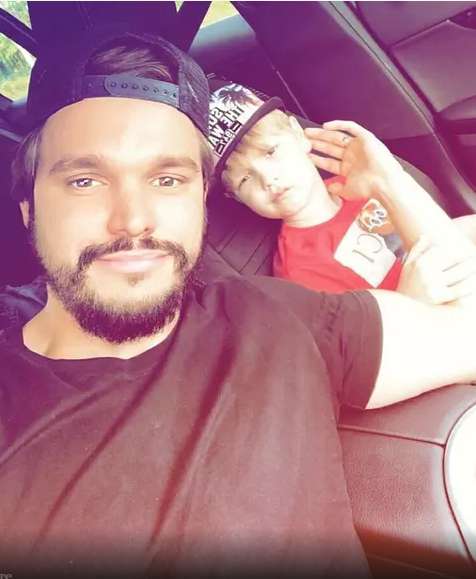 Антон Гусев с ребенком