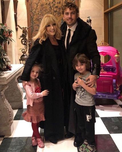 Дети трогательно встретили Галкина с гастролей