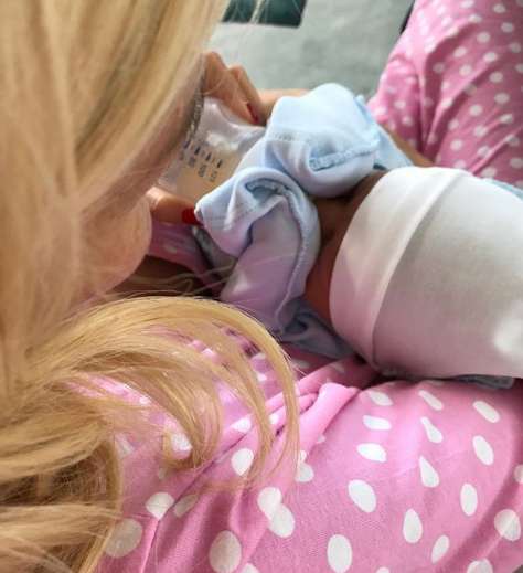 Лопырева с новорожденным сыном по имени Марк Лионель