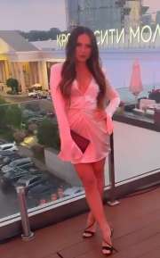 Нюша решилась на дерзкое мини через 6 месяцев после родов