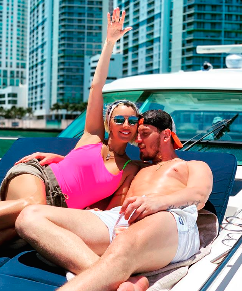 Дочь Кудрявцевой и Макарова начала ходить