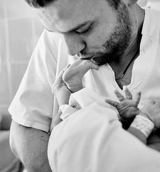 Макс Корж с новорожденным сыном